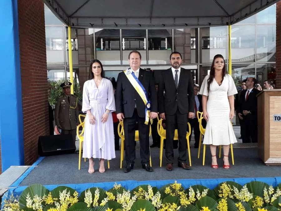 Carlesse toma posse e anuncia medidas