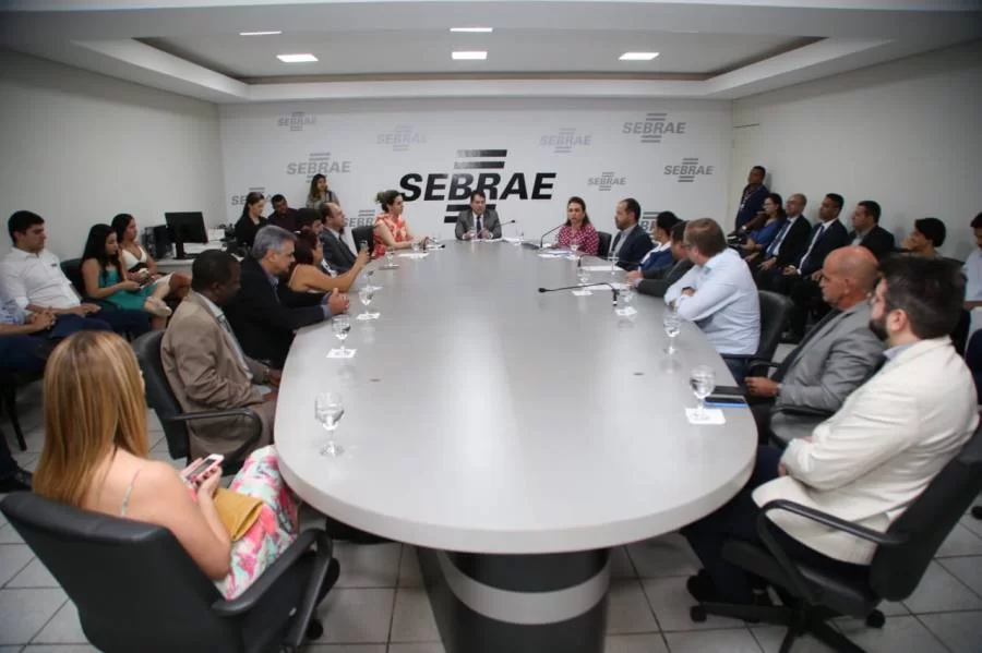 Nova Diretoria do Sebrae TO ÃÂ© empossada; RogÃÂ©rio Ramos e o presidente e MoisÃÂ©s Pinto novo superintendente
