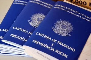 PNAD ContÃÂ­nua: taxa de desocupaÃÂ§ÃÂ£o ÃÂ© de 11,6% e taxa de subutilizaÃÂ§ÃÂ£o ÃÂ© de 23,9% no trimestre encerrado em novembro de 2018