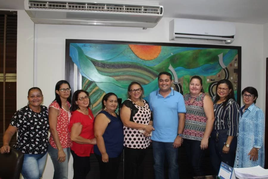 Prefeito jairo mariano anuncia beneficio para professores regentes de Pedro Afonso