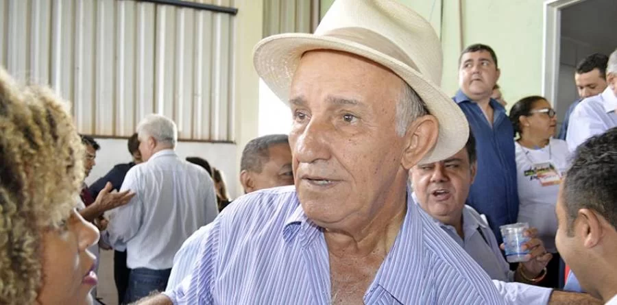 Em meio a especulaÃÂ§ÃÂµes, sobre o MDB na disputa com Vicentinho, Derval pondera, "Estamos na dependÃªncia do sub judice".