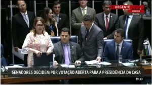 Katia Abreu protagoniza "tensÃÂ£o" em votaÃÂ§ÃÂ£o para escolha de voto aberto no Senado