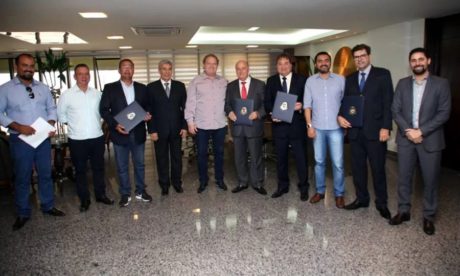 Governador Carlesse empossa novos secretÃÂ¡rios e pede determinaÃÂ§ÃÂ£o da equipe no cumprimento das metas de equilÃÂ­brio fiscal