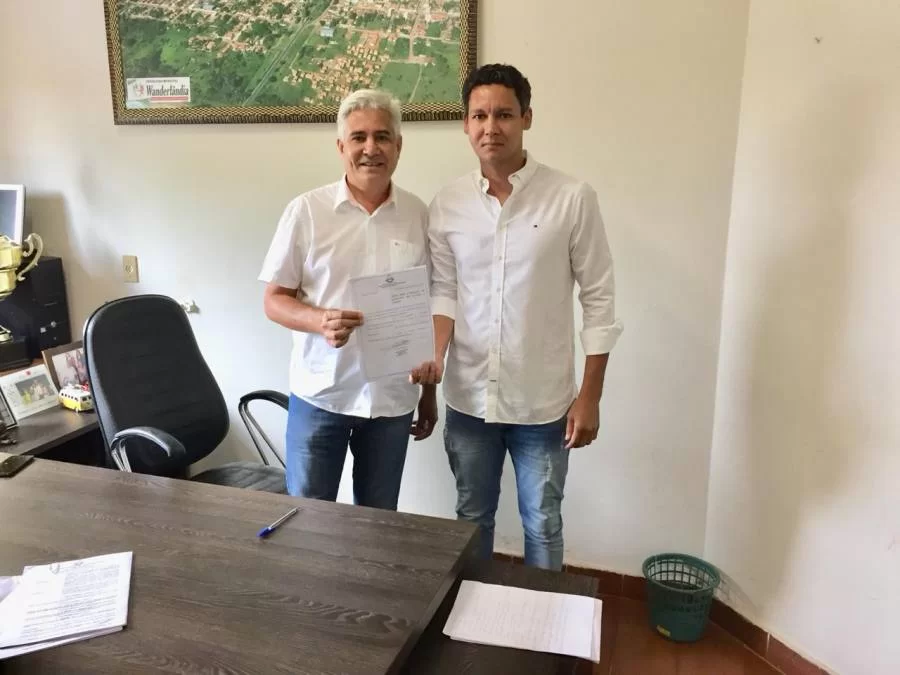Junior Luiz ÃÂ© empossado  secretÃÂ¡rio Governo Cultura e Turismo WanderlÃÂ¢ndia