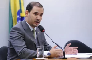 Presidente do PR do TO, Vicentinho Junior ingressa na justiÃÂ§a contra governo por responsabilidade da ponte de Porto Nacional
