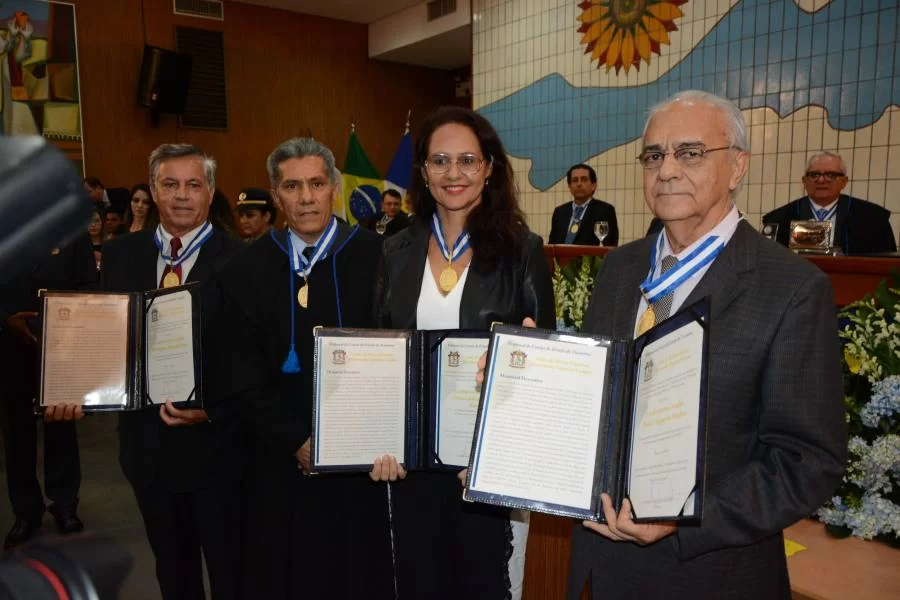 Prefeito MoisÃÂ©s Avelino recebe homenagem do TCE-TO com o Colar do MÃÂ©rito Governador Siqueira Campos