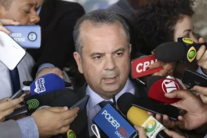 Governo propÃÂµe idade mÃÂ­nima de 65 anos para homens e 62 para mulheres