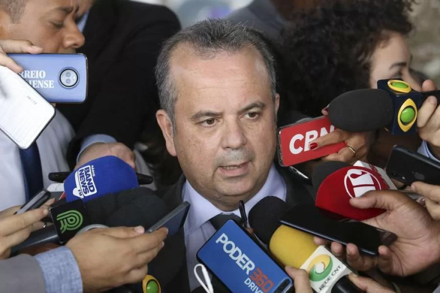 Governo propÃÂµe idade mÃÂ­nima de 65 anos para homens e 62 para mulheres