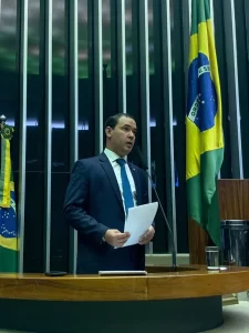 Vicentinho JÃÂºnior pede a Rodrigo Maia agilidade na deliberaÃÂ§ÃÂ£o sobre o Projeto de Lei que beneficia portadores de lÃÂºpus