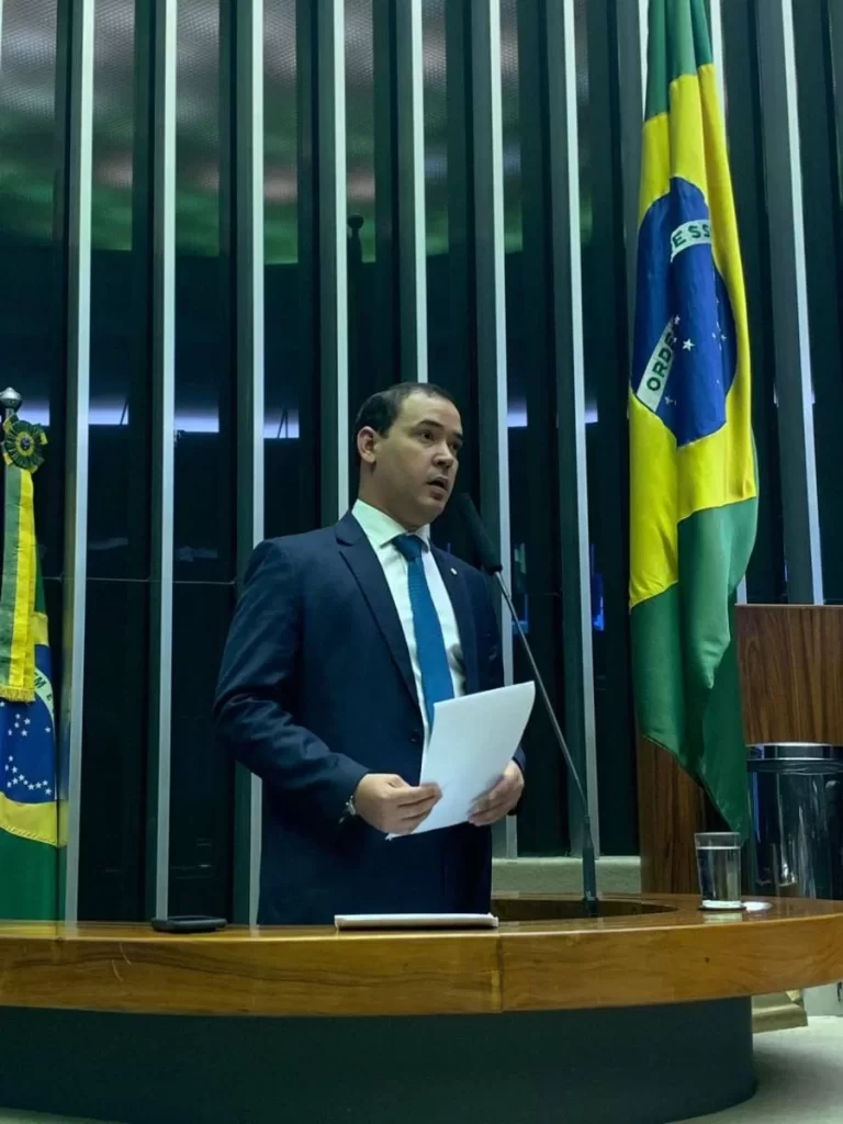Vicentinho JÃÂºnior pede a Rodrigo Maia agilidade na deliberaÃÂ§ÃÂ£o sobre o Projeto de Lei que beneficia portadores de lÃÂºpus