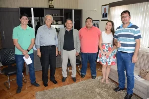 Prefeito MoisÃÂ©s Avelino recebe representantes do Clube AtlÃÂ©tico Cerrado