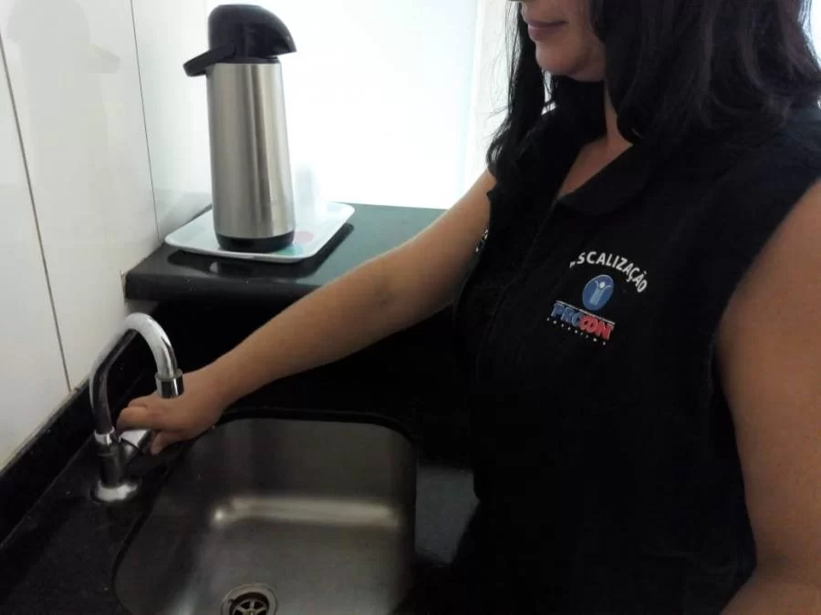 Procon autua BRK por instabilidade no fornecimento de ÃÂ¡gua em DianÃÂ³polis