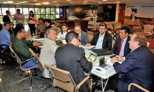 Carlesse determina que equipe solucione problemas na saÃÂºde do estado