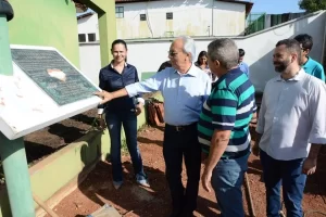 Prefeito MoisÃÂ©s Avelino visita obras da reforma da PoliclÃÂ­nica de ParaÃÂ­so