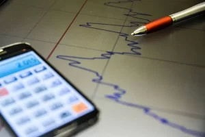Mercado reduz projeÃÂ§ÃÂ£o de crescimento da economia de 2,28% para 2,01%