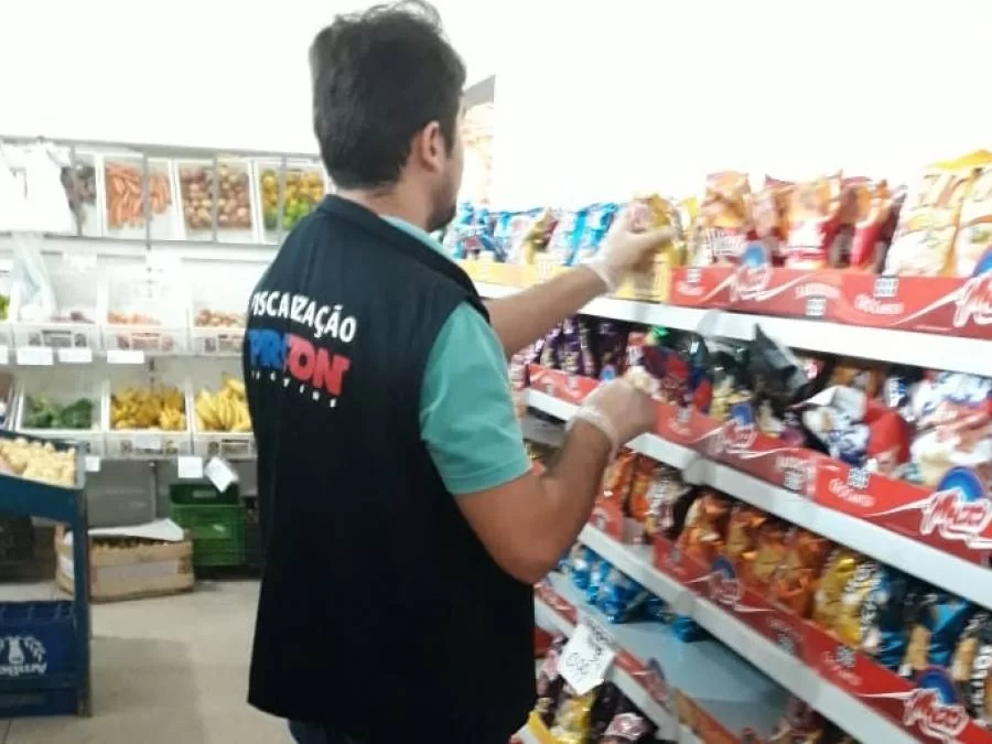 Procon Tocantins apreende mais de 1.500 produtos vencidos em supermercados na Semana do Consumidor