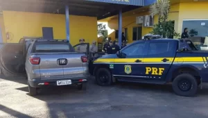 PRF prende motorista de caminhÃÂ£o por receptaÃÂ§ÃÂ£o e uso de documentos falsos