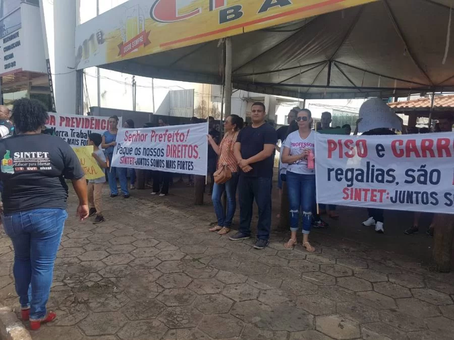 EducaÃÂ§ÃÂ£o em caos: professores nÃÂ£o recebem progressÃÂµes desde 2017