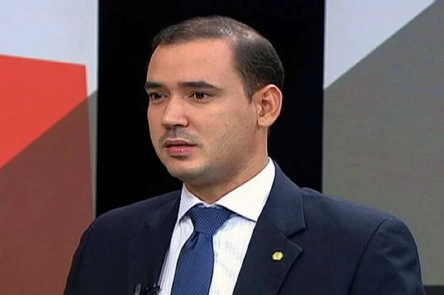 Vicentinho JÃÂºnior viabiliza recursos de R$ 1.580 mi para Colinas do Tocantins