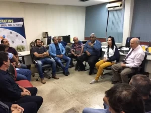 Em reuniÃÂ£o com secretÃÂ¡rio, AmÃÂ¡lia Santana pede regularizaÃÂ§ÃÂ£o fundiÃÂ¡ria do Distrito Industrial de Colinas