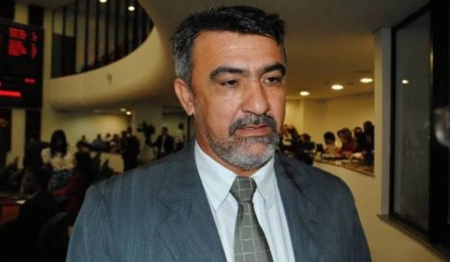 ApÃÂ³s negar aproximaÃÂ§ÃÂ£o com Carlesse, AmÃÂ©lio volta atrÃÂ¡s e confirma apoio a interino