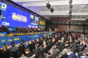 Osires Damaso celebra conquistas anunciadas em benefÃÂ­cio dos municÃÂ­pios na Marcha dos Prefeitos