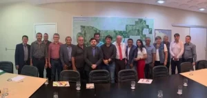 Em reuniÃÂ£o Faciet propÃÂµe parcerias para fortalecimento do comÃÂ©rcio no Estado