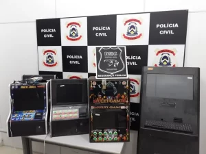 PolÃÂ­cia Civil deflagra operaÃÂ§ÃÂ£o Aza-zahr e apreende vÃÂ¡rias mÃÂ¡quinas caÃÂ§a-nÃÂ­queis em Palmas