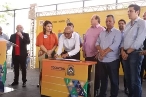 Escolas do Bico sÃÂ£o beneficiadas com entrega de obra e benefÃÂ­cios em aÃÂ§ÃÂ£o do Governo do Tocantins