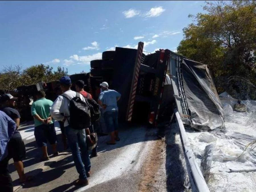 ApÃÂ³s sete horas de interdiÃÂ§ÃÂ£o por conta de acidente pista ÃÂ© liberada