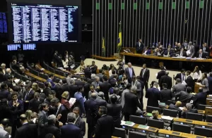 Reforma da previdÃªncia: Partidos negociam alteraÃÂ§ÃÂµes para votar texto base antes do recesso