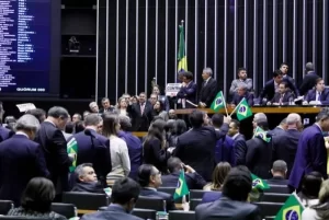CÃÂ¢mara aprova reforma da PrevidÃªncia em 1ÃÂº turno mas proposta ainda pode mudar