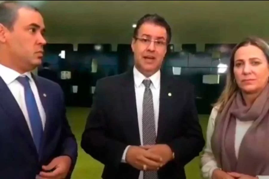 Carlesse deve prestar esclarecimentos sobre a extinÃÂ§ÃÂ£o da delegacia de combate a corrupÃÂ§ÃÂ£o na CÃÂ¢mara Federal