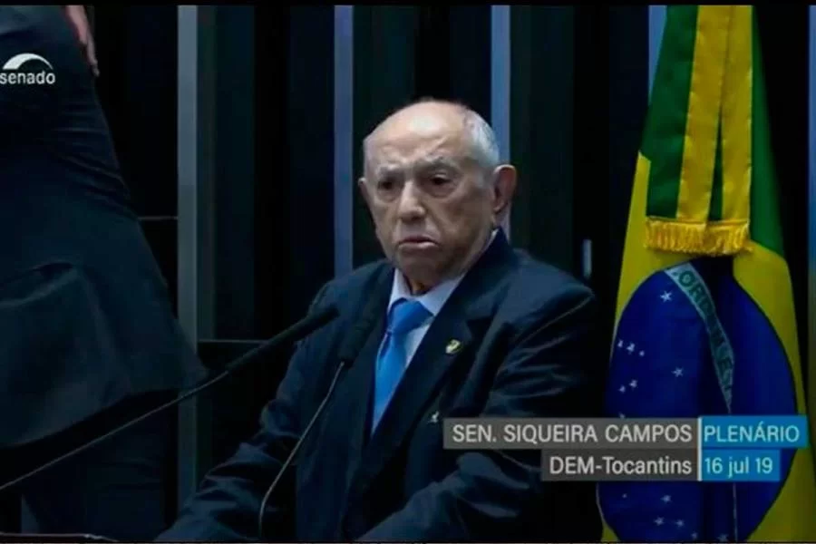 Preste a completar 91 anos, Siqueira Campos assume vaga no Senado