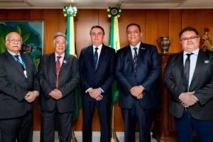 ApÃÂ³s se licenciar do senado, Eduardo Gomes tem audiÃªncia com Bolsonaro