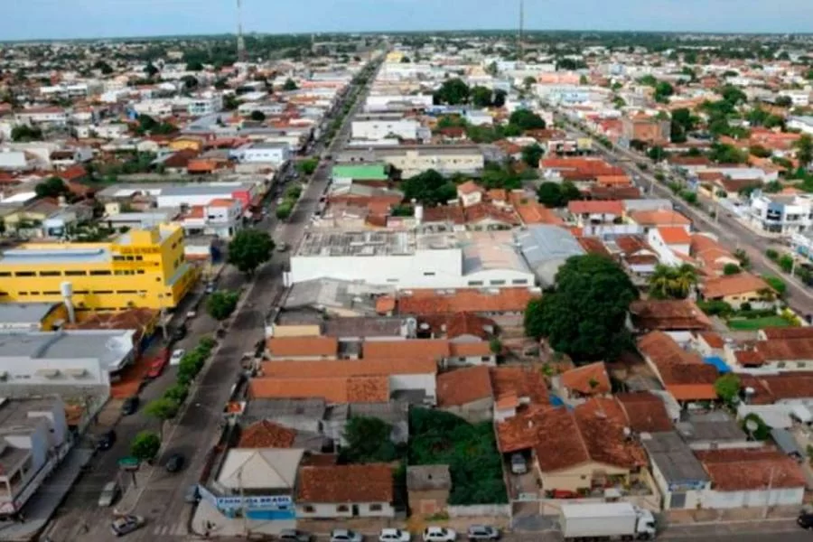 Celulares sÃÂ£o furtados apÃÂ³s criminoso invadir loja em Colinas