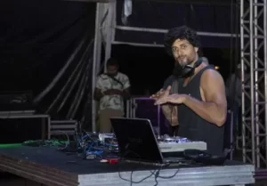 Balada eletrÃÂ´nica com Jesus Luz anima palmenses no pÃÂ´r do sol