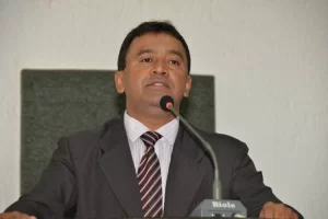 Elenil da Penha relembra recurso alocado por Vicentinho para AraguaÃÂ­na  e aponta, "Dimas sabe da Via Lago e de muitos outros recursos"