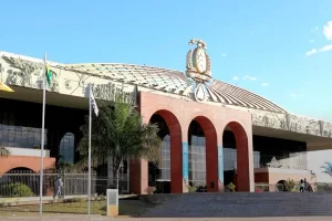 Estado terÃÂ¡ que indenizar servidora em quase R$ 130 mil por desvio de funÃÂ§ÃÂ£o