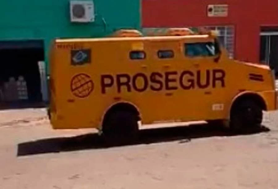 Ataque de criminosos a carro-forte leva tensÃÂ£o a moradores de povoado em Arapoema