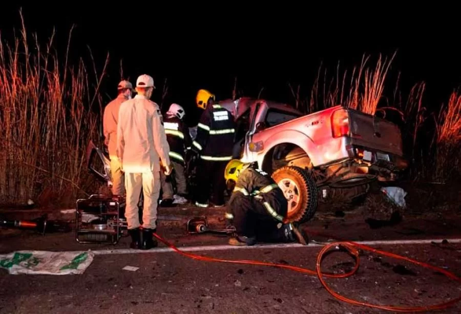 UniversitÃÂ¡rio morre preso ÃÂ s ferragens em acidente envolvendo trÃªs veÃÂ­culos na TO-050