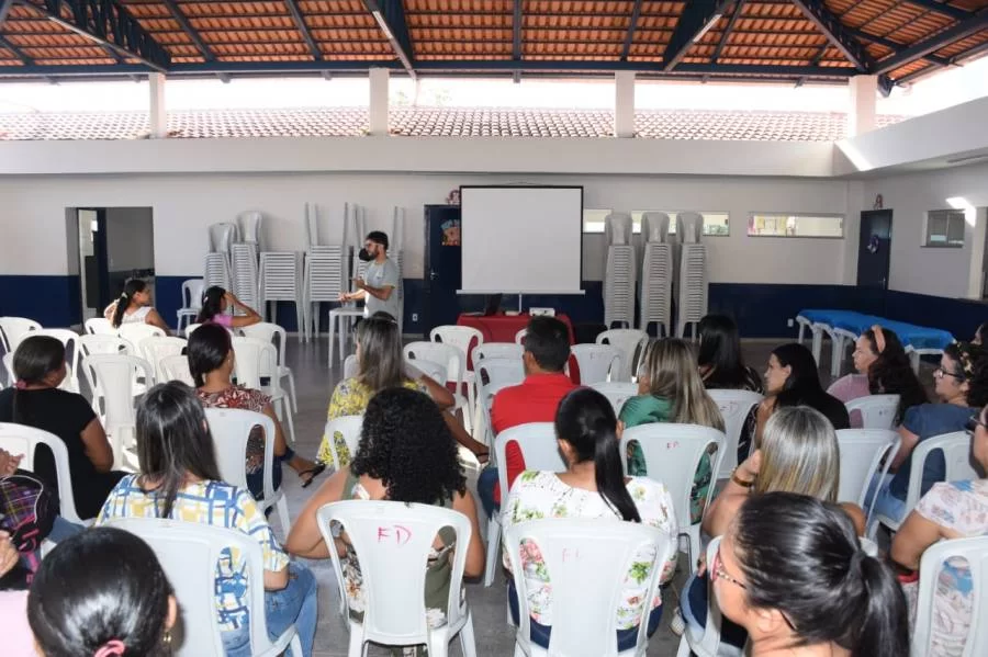 Educadores participam de capacitaÃÂ§ÃÂ£o em Bandeirantes do Tocantins