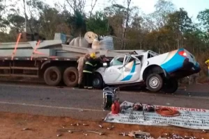 MÃÂ£e e dois filhos morrem em acidente envolvendo caminhonete e caminhÃÂ£o na TO-255