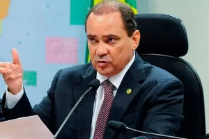 Vicentinho tem bens penhorado pela JustiÃÂ§a para pagar cheque sem fundo de R$ 1 milhÃÂ£o