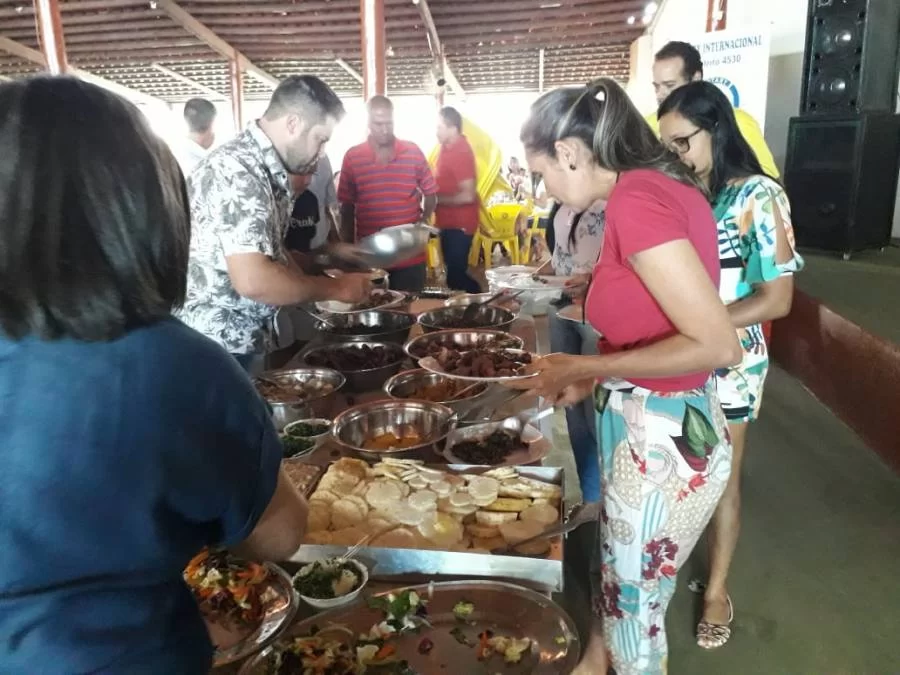 Rotary Club de Colinas do Tocantins realiza costelada do dia dos pais