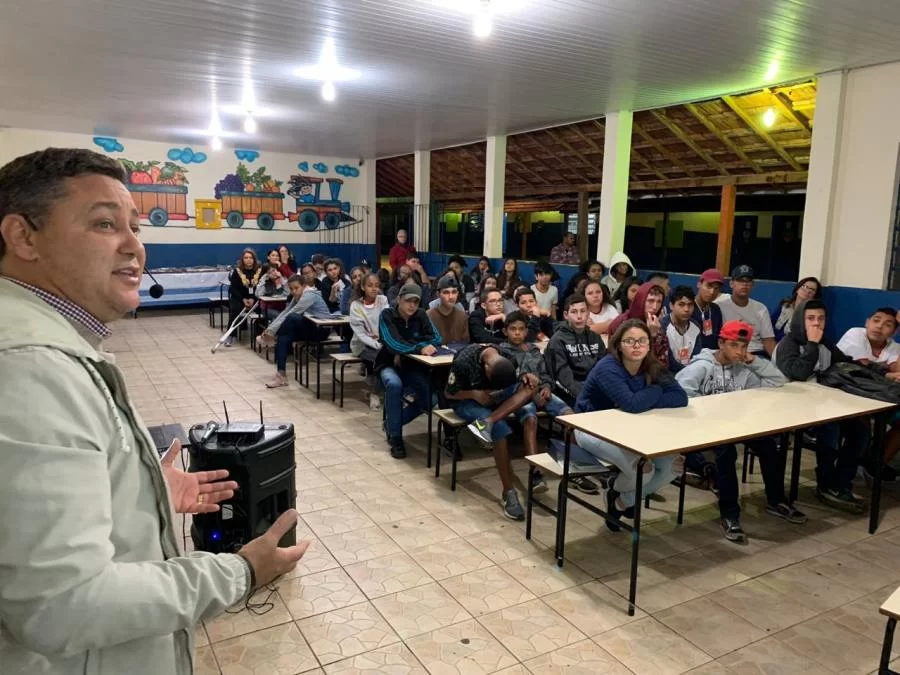 Curso de formaÃÂ§ÃÂ£o da Recriar Vida sensibiliza jovens de escolas pÃÂºblicas de Santa Rita do SapucaÃÂ­ (MG)