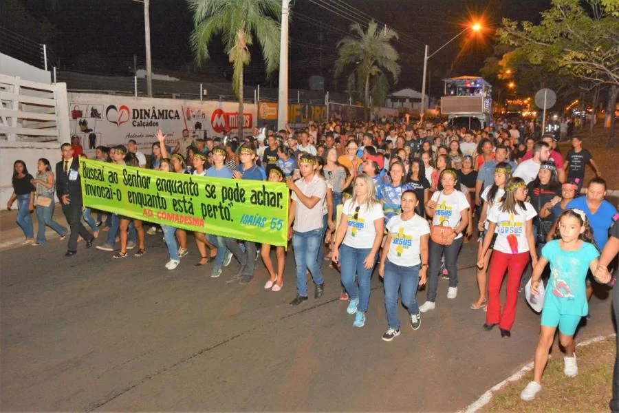Mais de 20 mil pessoas participam da Marcha pra Jesus em AraguaÃÂ­na