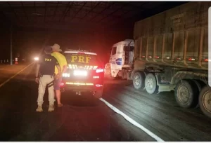 PRF prende caminhoneiro por uso de documento falso