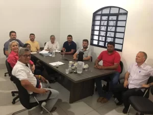 Prefeito discute com vereadores projeto de lei que autoriza financiamento de R$ 5 milhÃÂµes para obras de saneamento em Bandeirantes