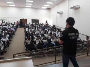 Projeto PolÃÂ­cia Civil vai ÃÂ  Escola reÃÂºne centenas de estudantes em Colinas